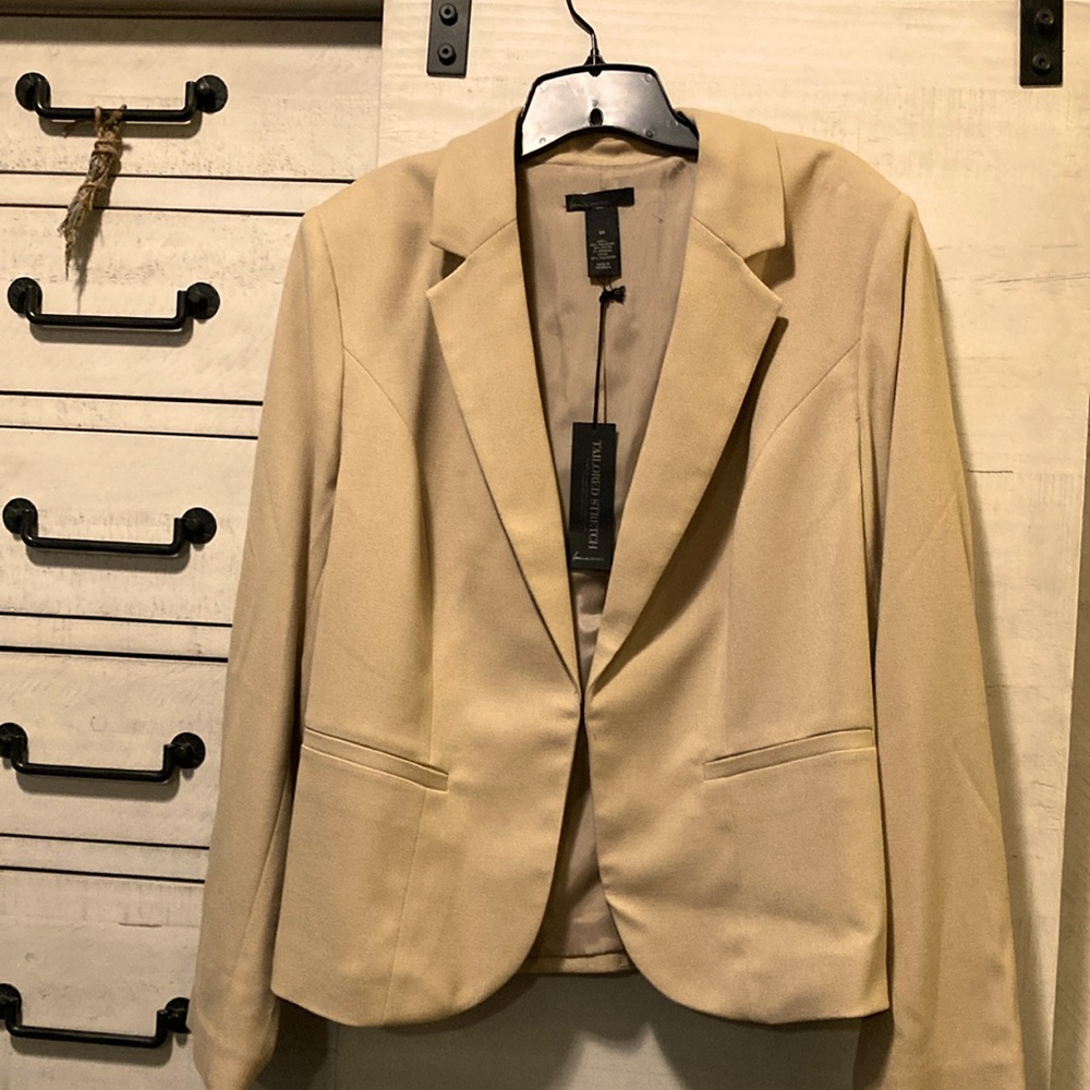 Lane Bryant fully lined tailored stretched suit with ankle pants, size 20